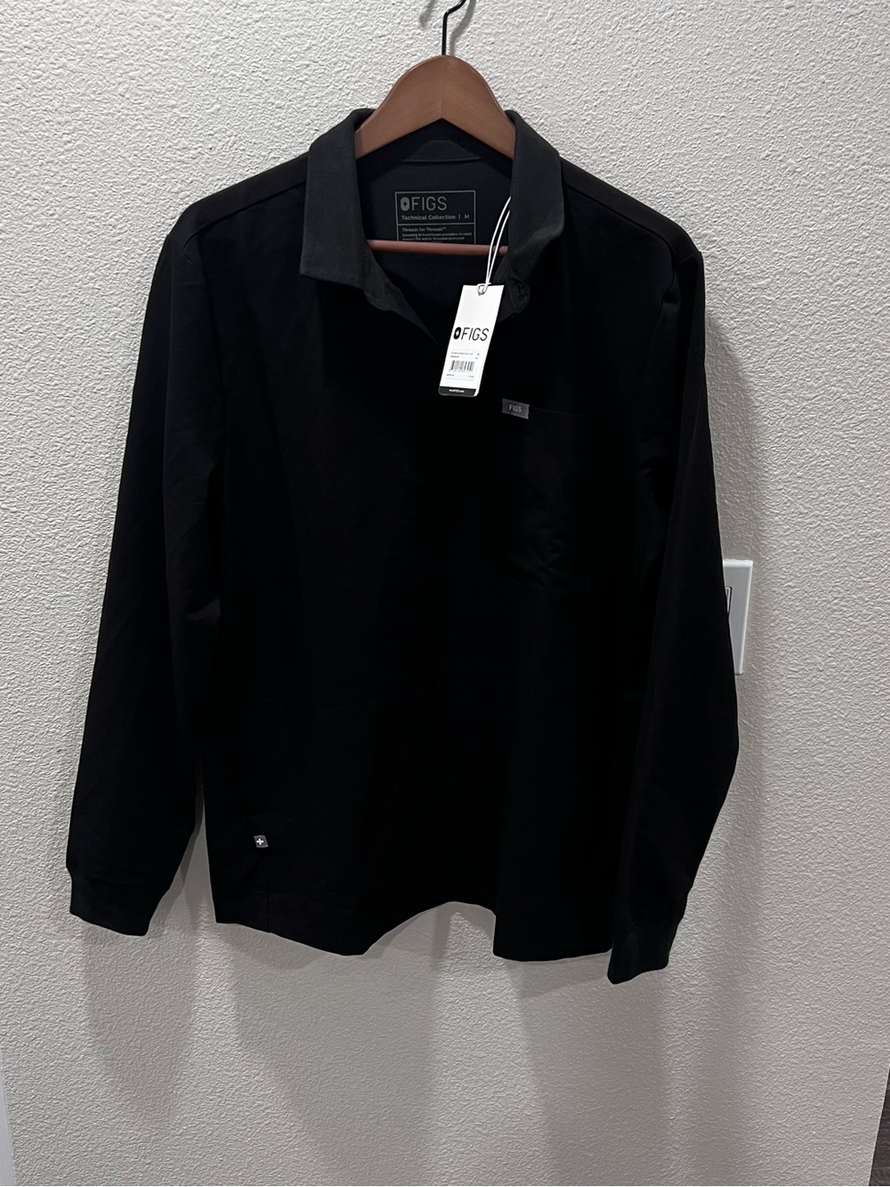 Figs Technical Collection Lima Polo Men’s Black Size M Long Sleeve NWT Comfy Fit